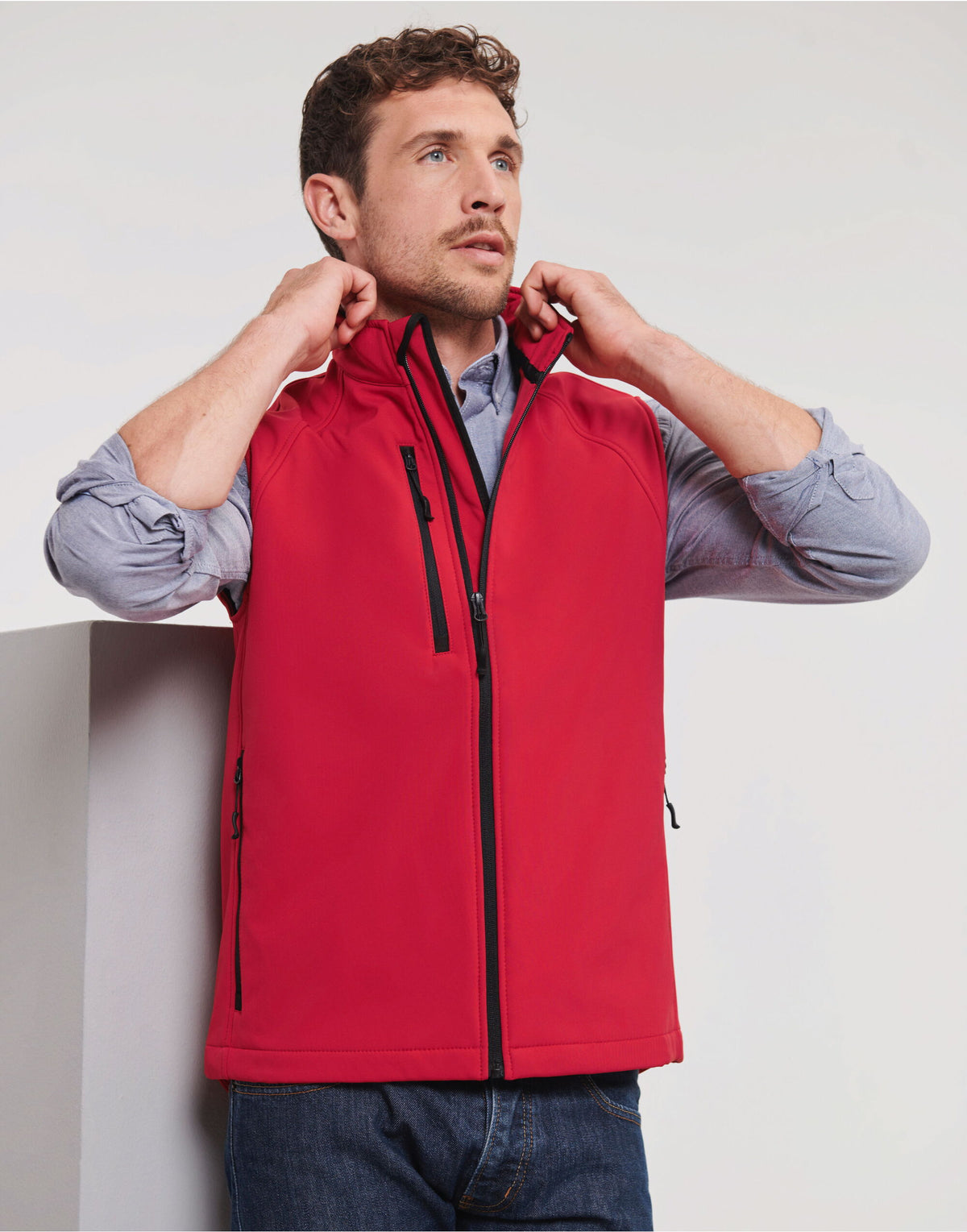 R141M Russell Mens Softshell Gilet - Classic Red - R141M