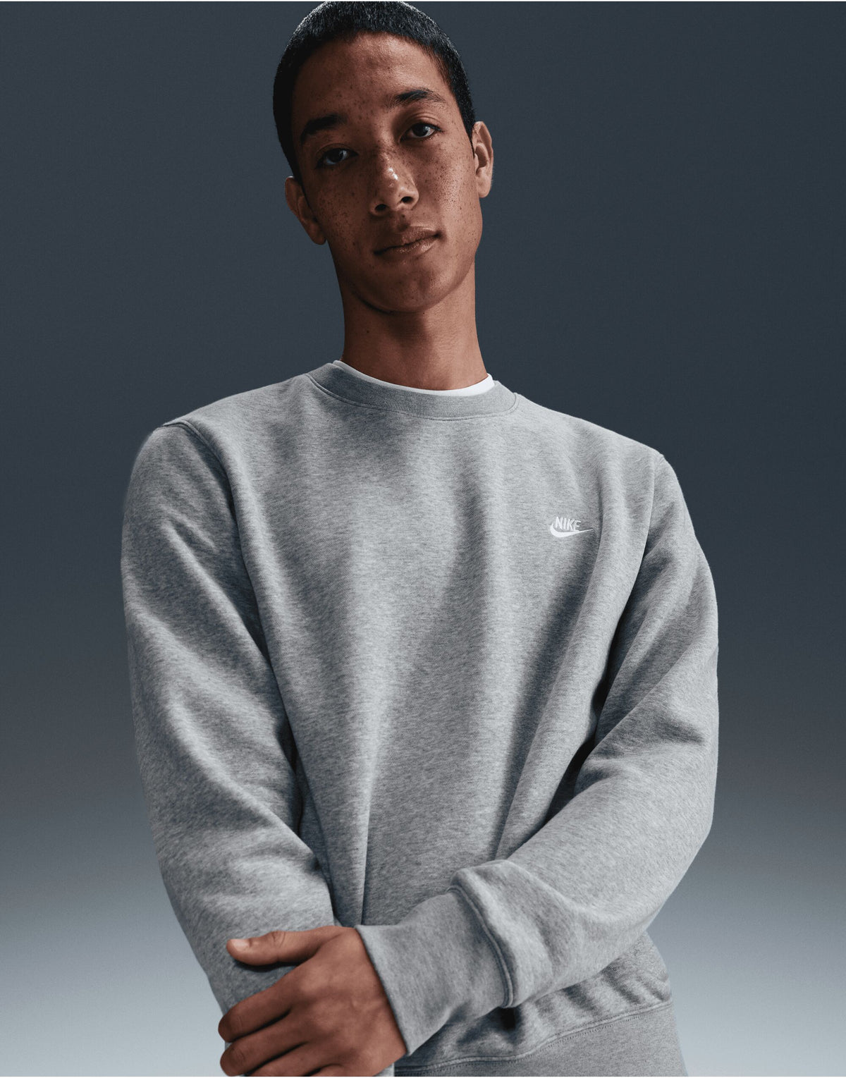 FN3886 Nike Club BB Crew Sweat - Dark Grey Heather/White - FN3886